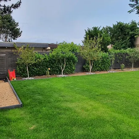 Ruhiges Mit Garten & Terrasse, Parkplatz * Neuss