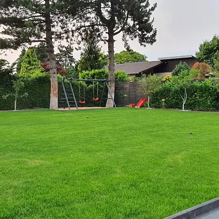 Penzion Ruhiges Mit Garten & Terrasse, Parkplatz Neuss