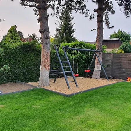 Penzion Ruhiges Mit Garten & Terrasse, Parkplatz Neuss