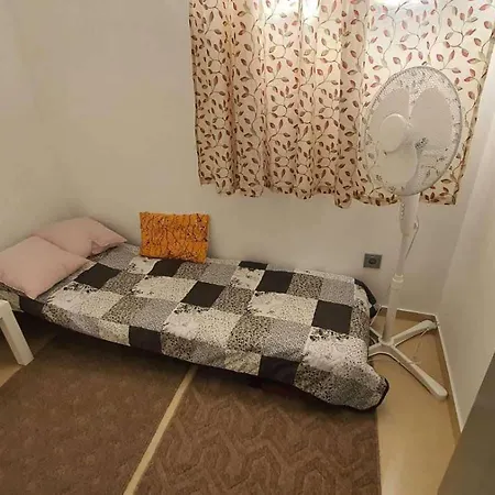Ruhiges Mit Garten & Terrasse, Parkplatz * Neuss